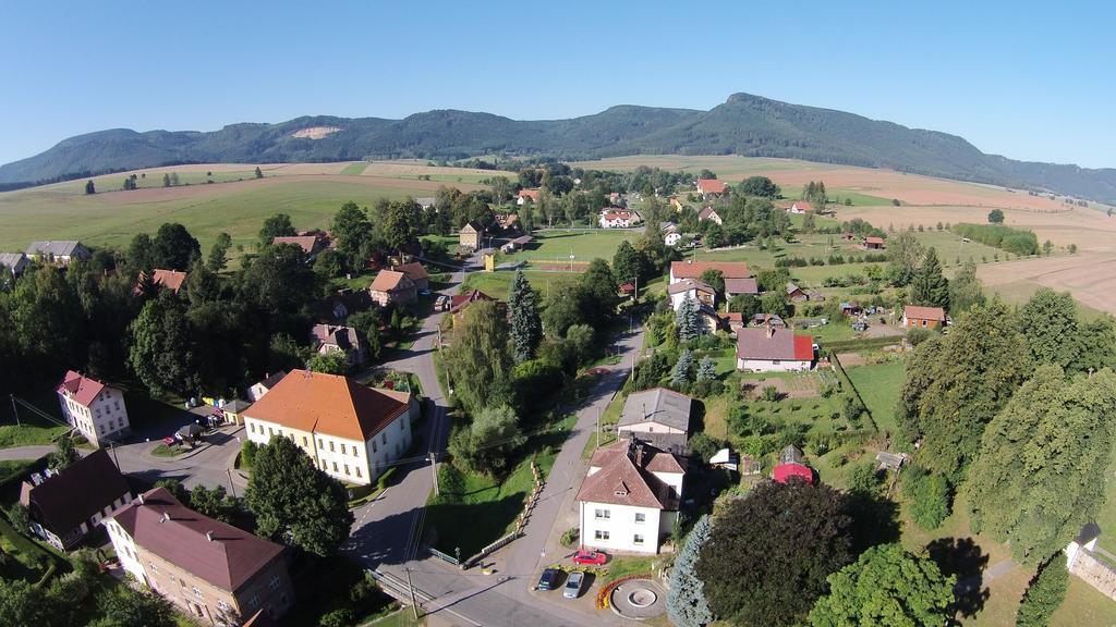 BožanovRestaurace Na Krizovatce公寓 外观 照片