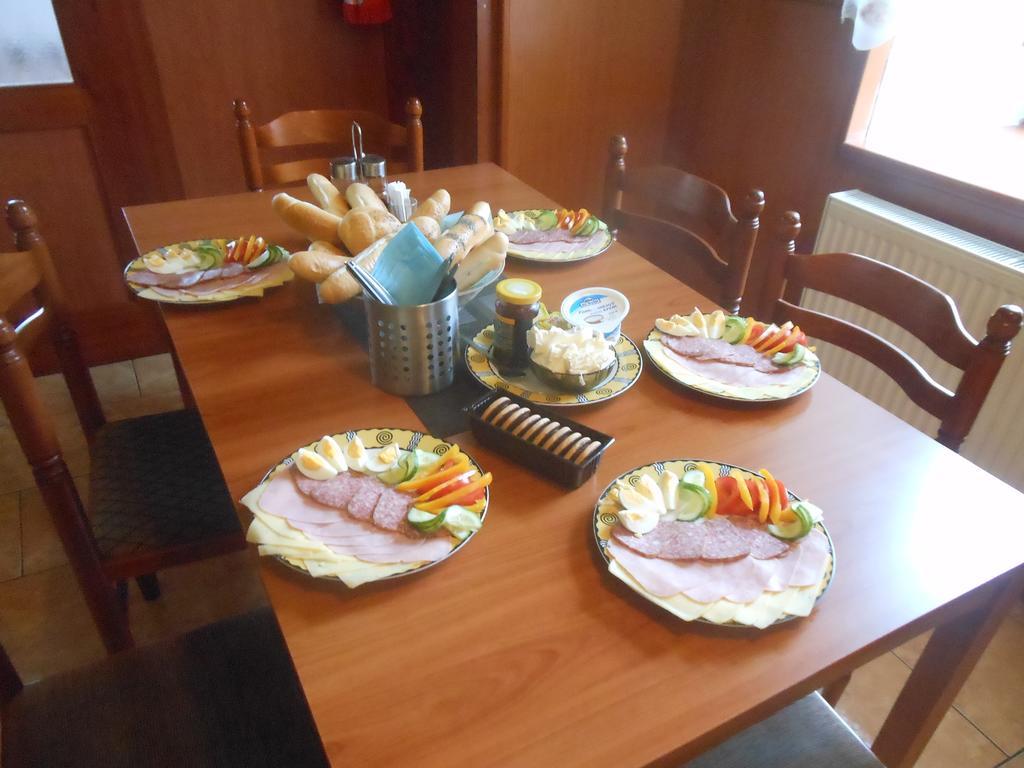 BožanovRestaurace Na Krizovatce公寓 外观 照片